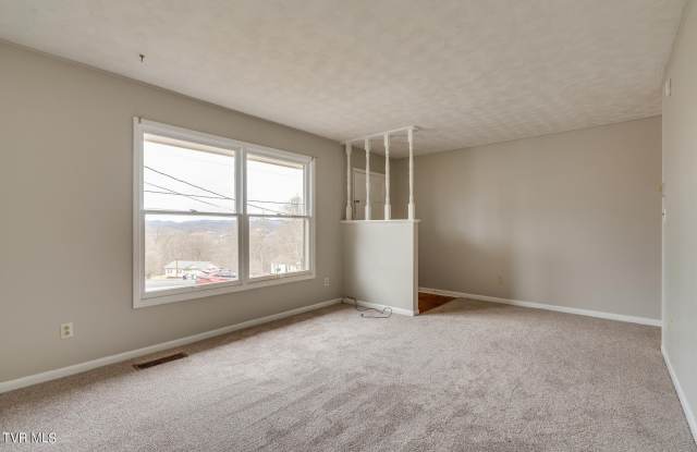 4637 Woodcliff Drive Gallery 2