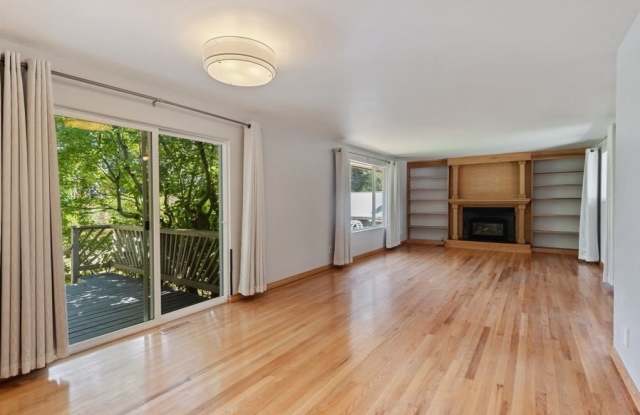 12034 5th Avenue Northeast Gallery 4
