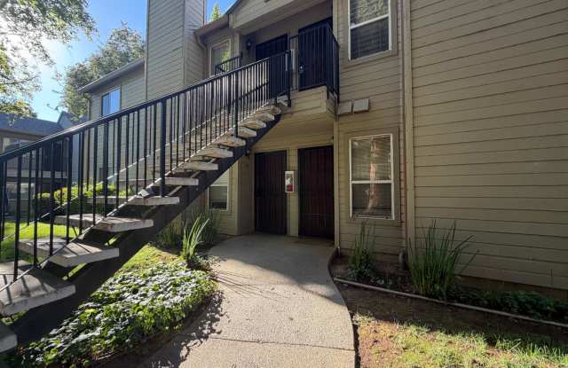 Beautiful 2 bedroom 1 bath Available today! Apply today! photos photos