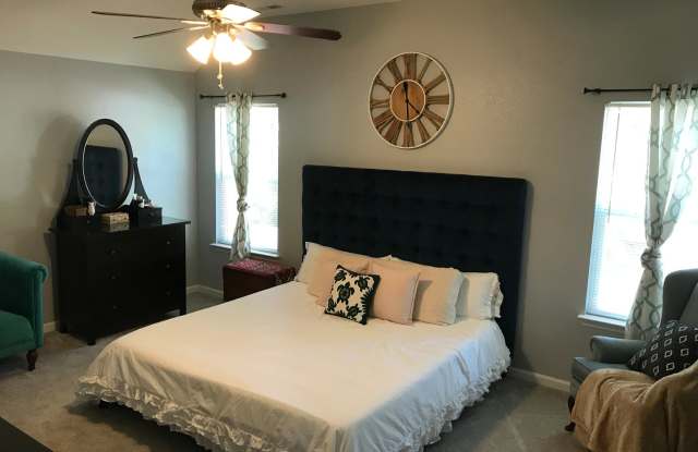 Beautiful 4-Bedroom Home in Chesapeake – Pet Friendly! Gallery 1