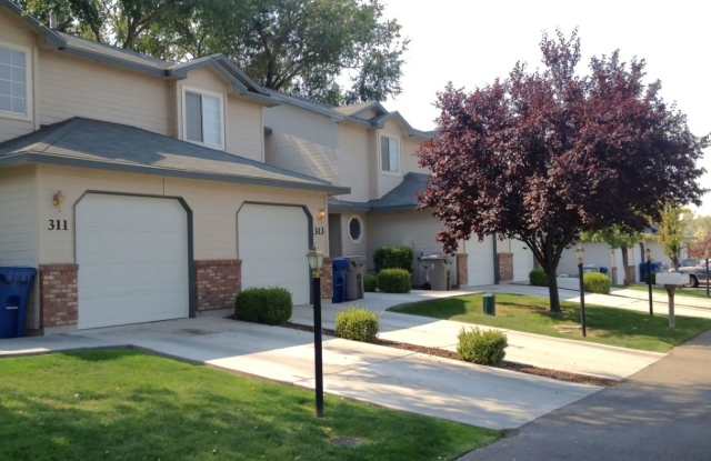 Beautiful 3 bed 1.5 bath Townhome with garage in Nampa! photos photos