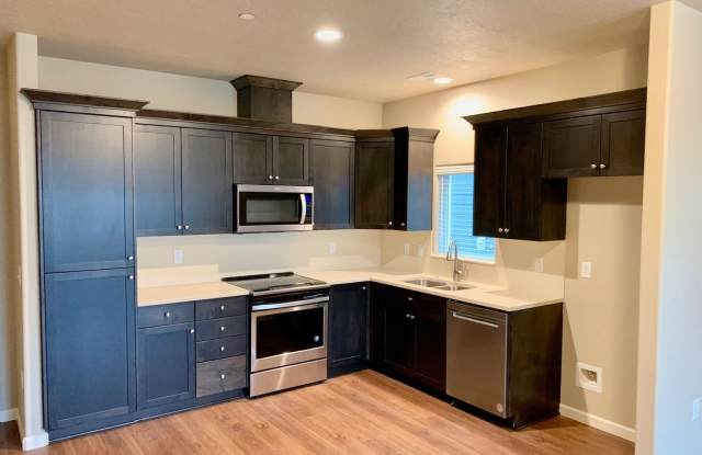 Edgewater Village- 839 Water Ave NE Albany Oregon photos photos