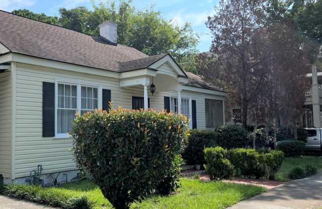 3 bedroom 2 Bathroom house fenced in yard! No pets allowed Gallery 3