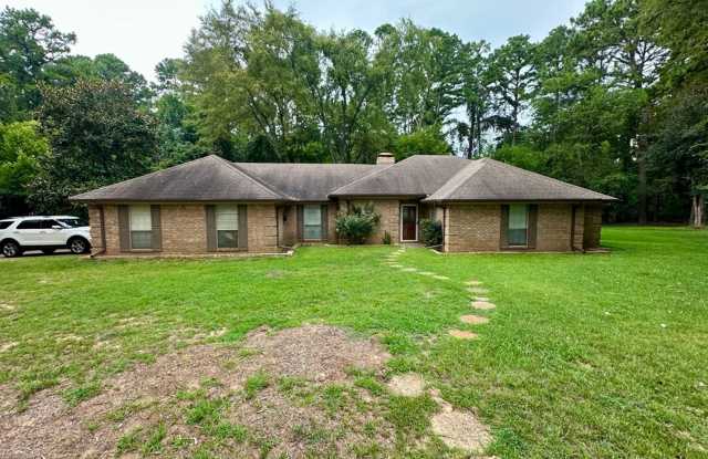 Updated 3-Bedroom 2.5 Bath Retreat in Whitehouse ISD! photos photos