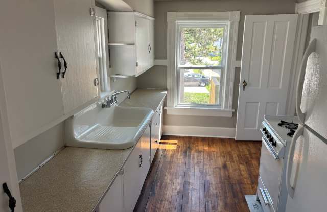 194 E 5th Street - A photos photos