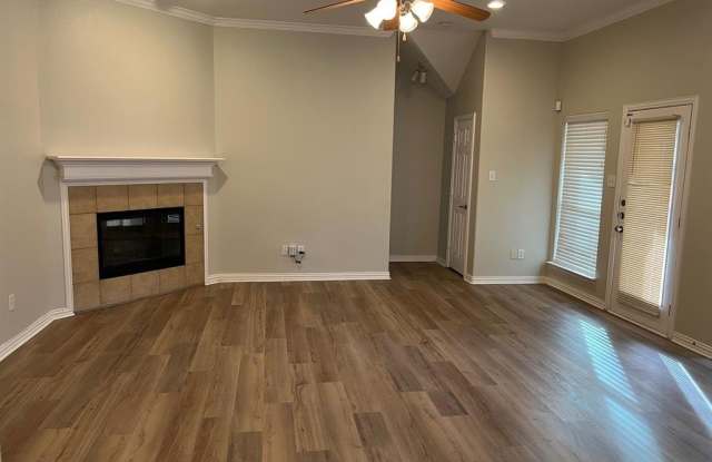 207 Glenwood Drive Gallery 3