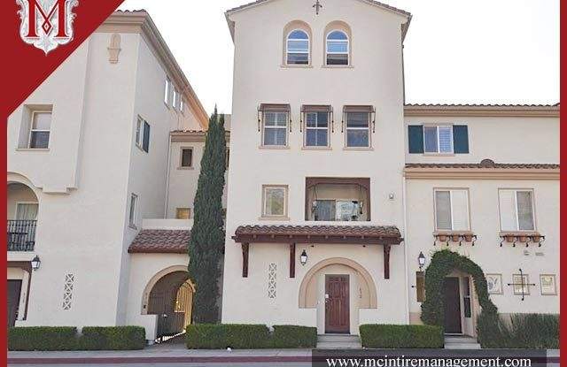 Beautiful Spanish Townhouse, Great Location, Garage Parking, Washer/Dryer! Gallery 1