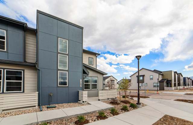 Like New end-unit Townhome at Victory Ridge! photos photos