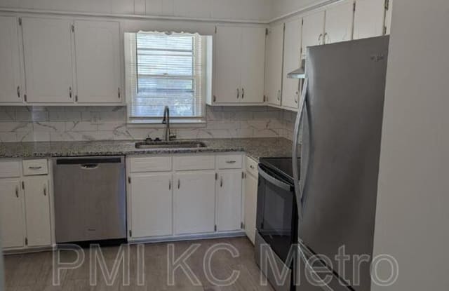 806 NW 15th St - 806 Northwest 15 Street, Blue Springs, MO 64015