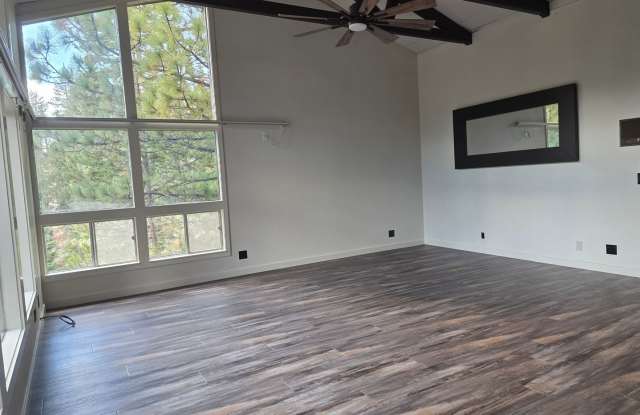 Close to Ski Lifts, Gambling and Lake Tahoe Beaches Gallery 3