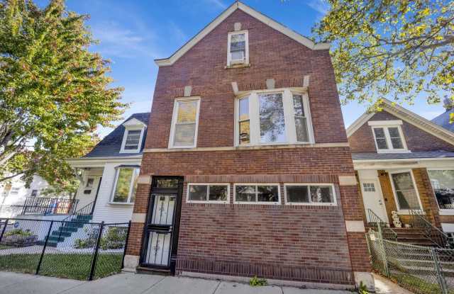 2937 N washtenaw Avenue Gallery 1