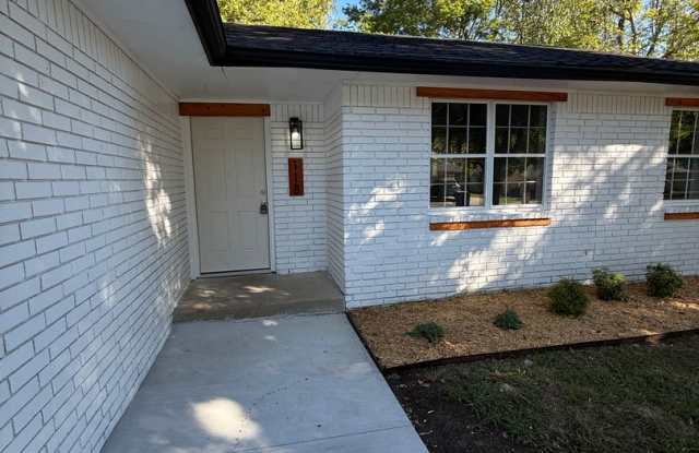 Charming 3 Bedroom in Broken Arrow Gallery 3
