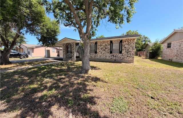 1018 Northcliff Drive Gallery 3