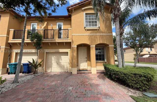 12989 SW 135th Ter Gallery 3