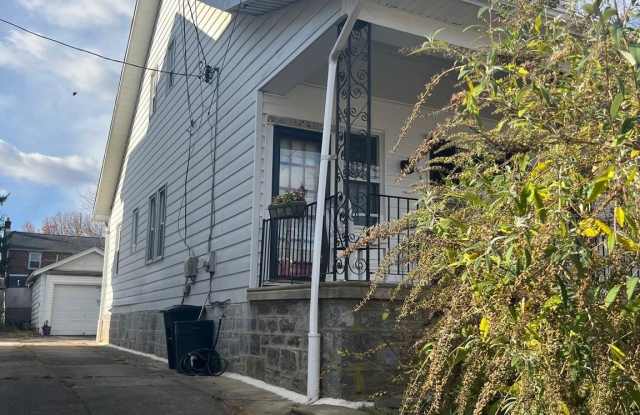 1808 GRIFFITH Street Gallery 2