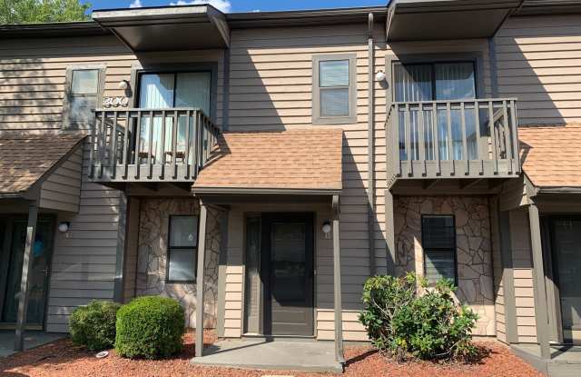 2 Bedroom, 1.5 Bathroom Condo in Winston-Salem! photos photos