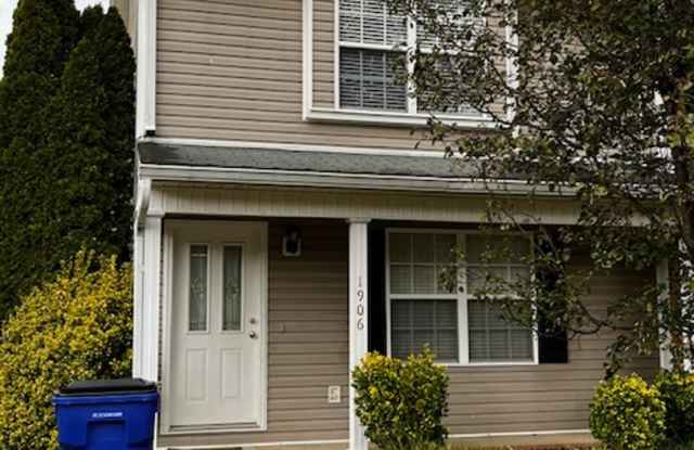 Move in Special: Half of first months rent: 2 Bedroom 2.5 bath townhome for rent - 1906 Fletcher Road Northwest, Cleveland, TN 37312