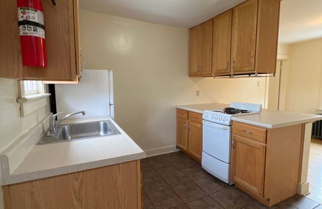 Two Bedroom apartment near engineering and science buildings. Rent is for the entire apartment! Gallery 4