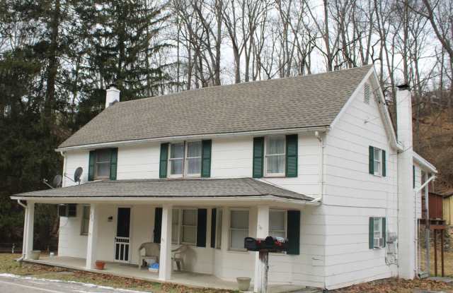 Bright  Cozy Second-Floor Apartment photos photos