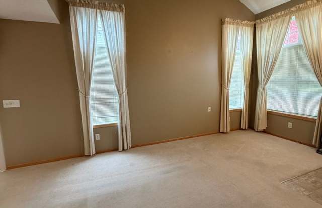 END UNIT! *3Bed*2Bath Lakeville/Farmington Stainless Steel Appliances. Available Nov 10! photos photos