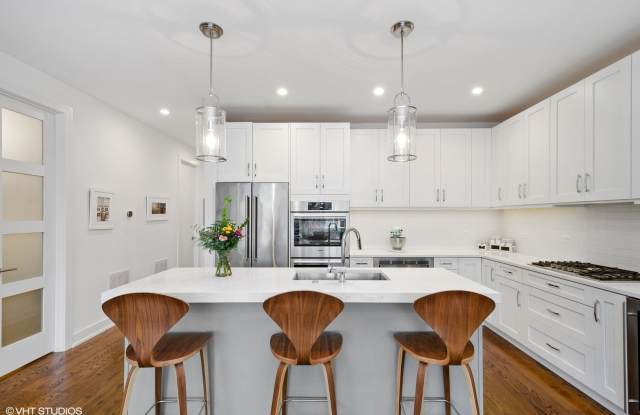 2903 W Lyndale Street Gallery 2