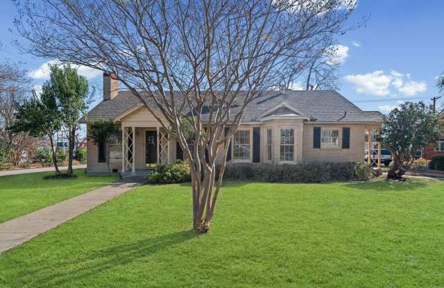 Spacious 3 Bed / 3 Bath Home w/ Large Fenced Yard & Deck in Temple ISD photos photos