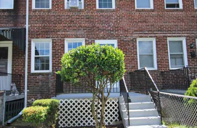 Townhouse Two Blocks to Braddock Rd Metro Station - 1220 Oronoco Street, Alexandria, VA 22314