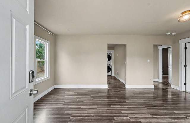 Charming Single-Story Lakewood Home | Fully Fenced Backyard & Only 5 Miles from JBLM! Gallery 4