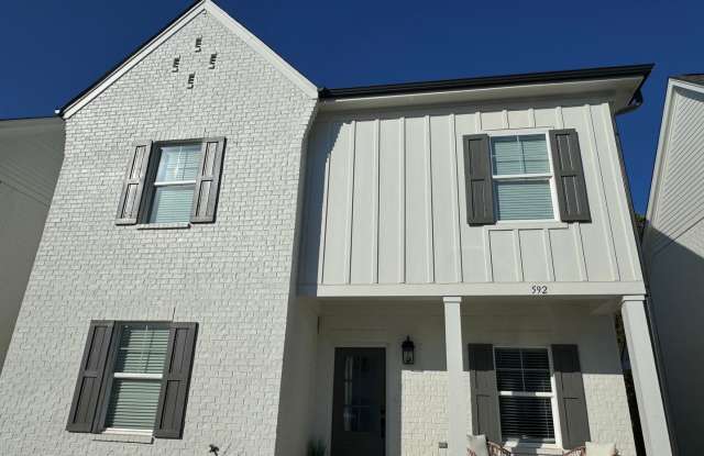 4BD/4.5BA FOR RENT Gallery 1