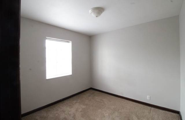 1 Bedroom on S High St Gallery 4