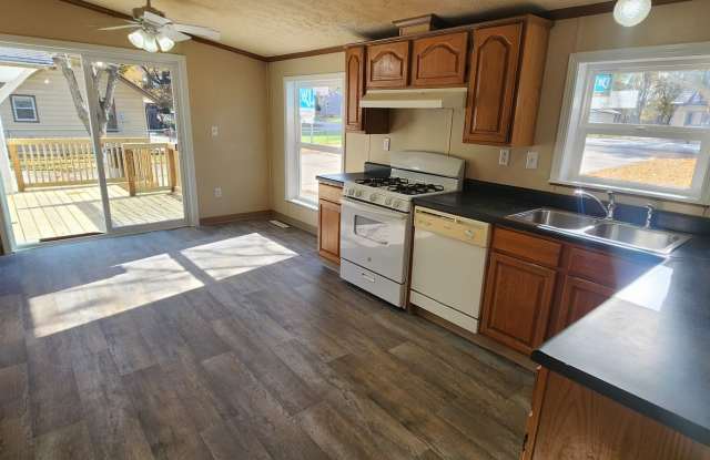 Spacious 3 Bedroom, 2.5 bathroom home with detached garage! - 600 Northeast Aurora Avenue, Polk County, IA 50313