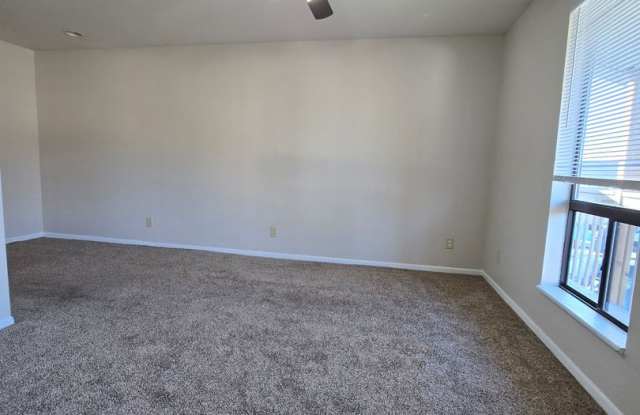 2 Bedroom 1 Bathroom Apartment in heart of Osage Beach! Gallery 3