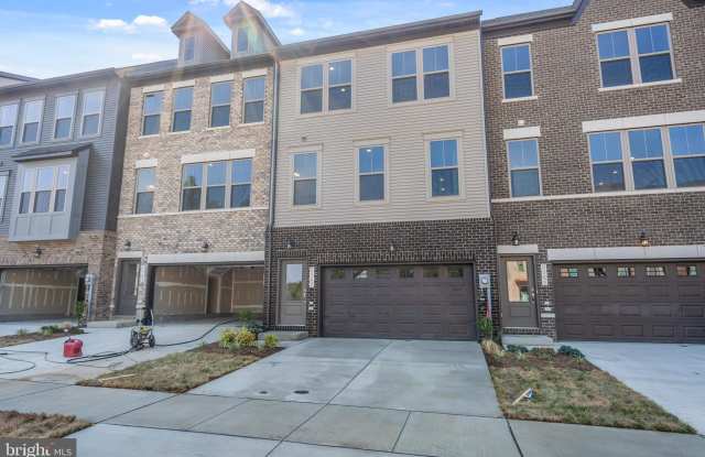 6947 GLADEBROOK RD Gallery 2