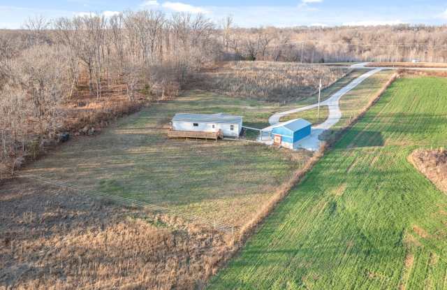 Pet Friendly Three Bedroom on Five Acres! photos photos