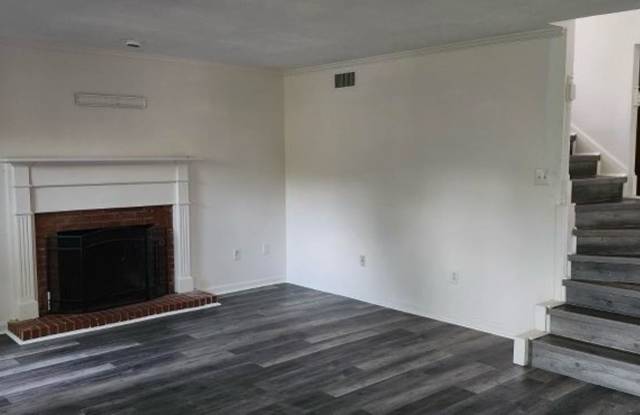 2 bedroom 1 bath Ready for Move In. - 740 Wicklow Place, Ridgeland, MS 39157