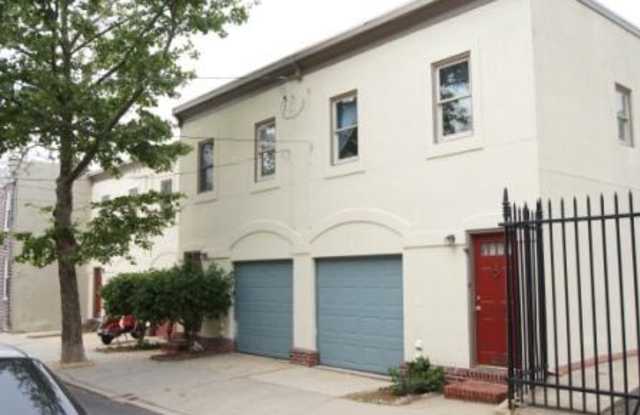 WONDERFUL 2 BEDROOM 1.5 BATH TOWNHOUSE W/ 1-CAR GARAGE! photos photos