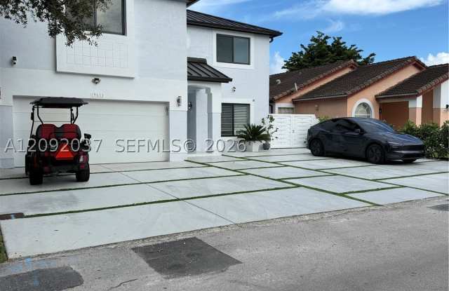19603 NW 82nd Pl Gallery 3