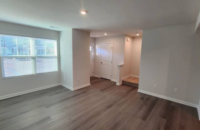Downtown Greenville - Hampton Townes - Newer Built 3BR/2.5 BA Townhome Convenient to Downtown Greenville and Minutes from the Swamp Rabbit Trail! Gallery 4
