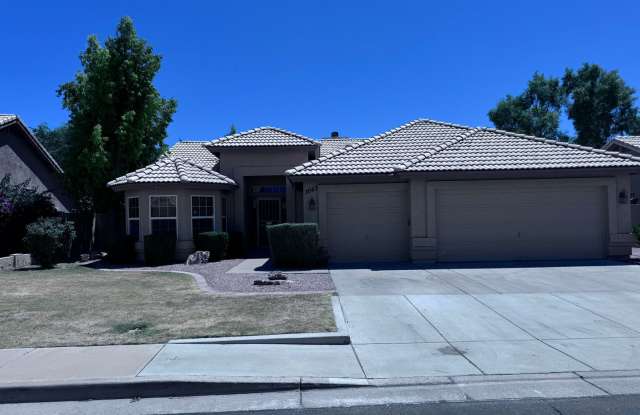 Adorable single floor 4 bedrooms,2 bathrooms in a great neighborhood. - 3643 West Shannon Street, Chandler, AZ 85226