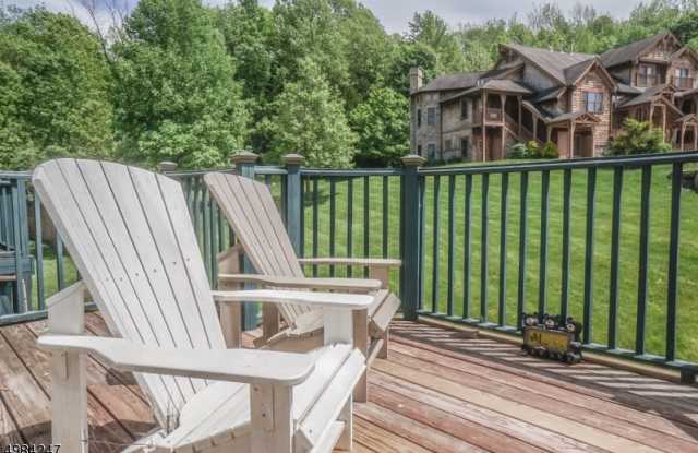 8-22 MAPLE CRES Gallery 4