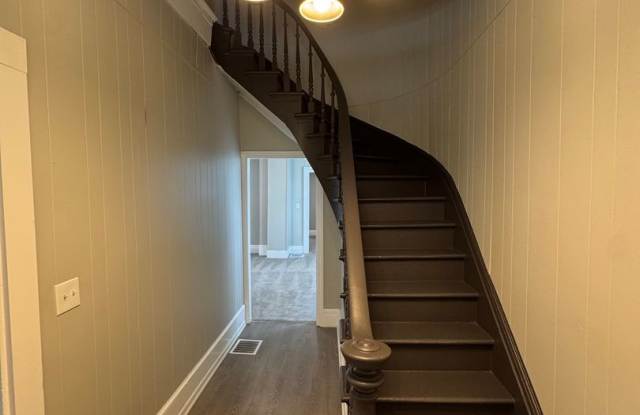 Spacious Four Bedroom House Close to Downtown Lafayette! photos photos
