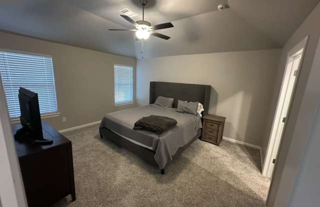 15913 Vermillion Dr Gallery 4