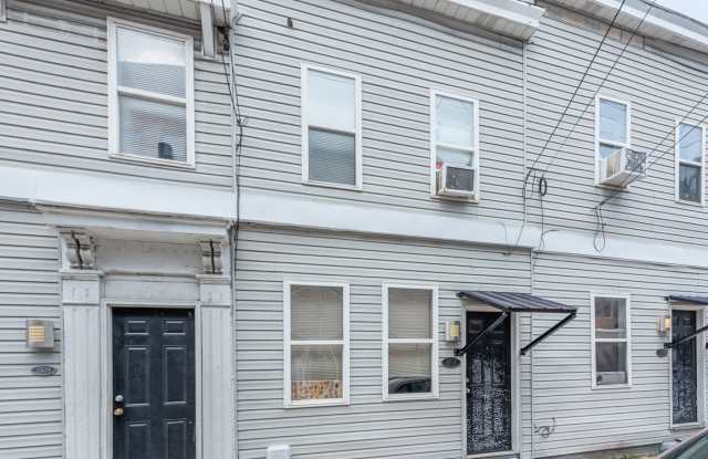 *** Apartments in the Southside *One Block to E. Carson * Modern Renovations * Pet Friendly * Available Now *** Gallery 2