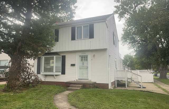Spacious 3-Bedroom, 1.5-Bathroom Home near Highland Park photos photos