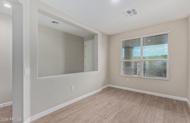 2035 E NORTHWOOD Drive Gallery 4