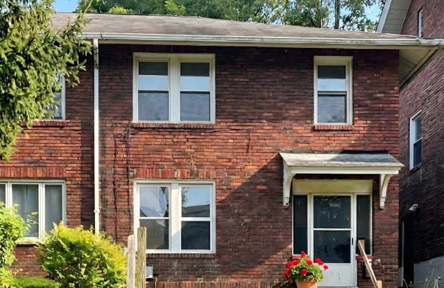 3 Bed / 1 Bath Townhouse in Clairton photos photos