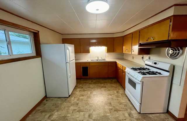 3 Bed 1 Bath Single Family Home in Wausau photos photos