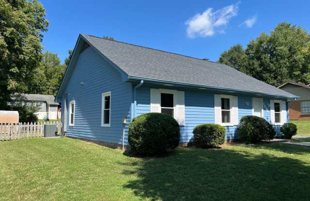 Charming 3 Bedroom, 1.5 Bathroom Home Gallery 4