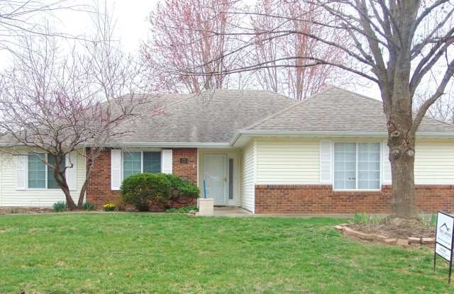 Charming 3 Bedroom Ranch In 7 Oaks! photos photos