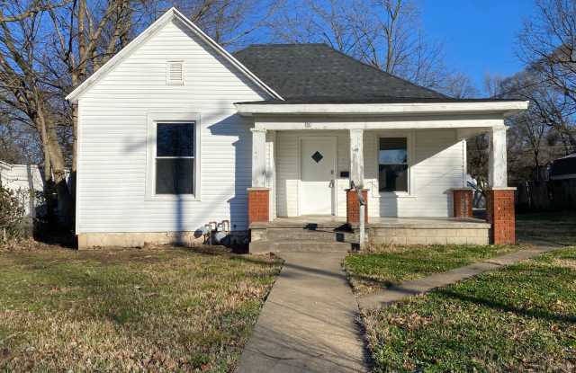 3bed/1 bath, 1184 sqft home! 1203 W State St in Springfield MO. photos photos